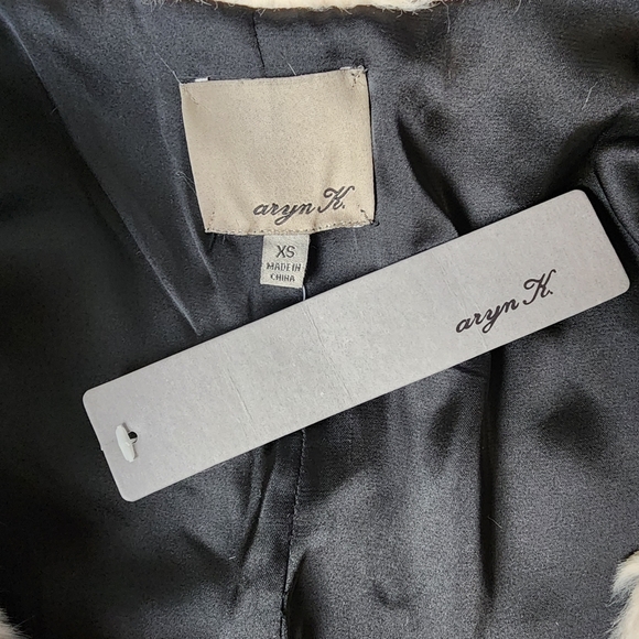 Y2K Faux Fur Jacket - Picture 10 of 12